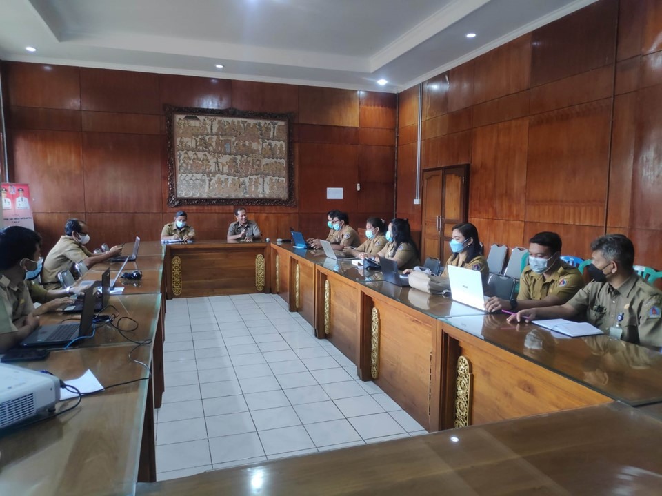 PENGELOLAAN DAN PEMANFAATAN WEB DALAM PEMBERIAN INFORMASI PELAYANAN PUBLIK